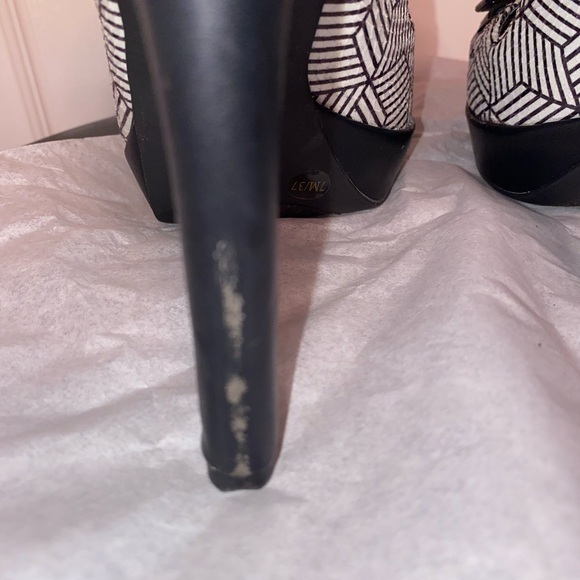 BCBGeneration Gala Platform Sandal; Women’s Size 7M - Picture 8 of 9